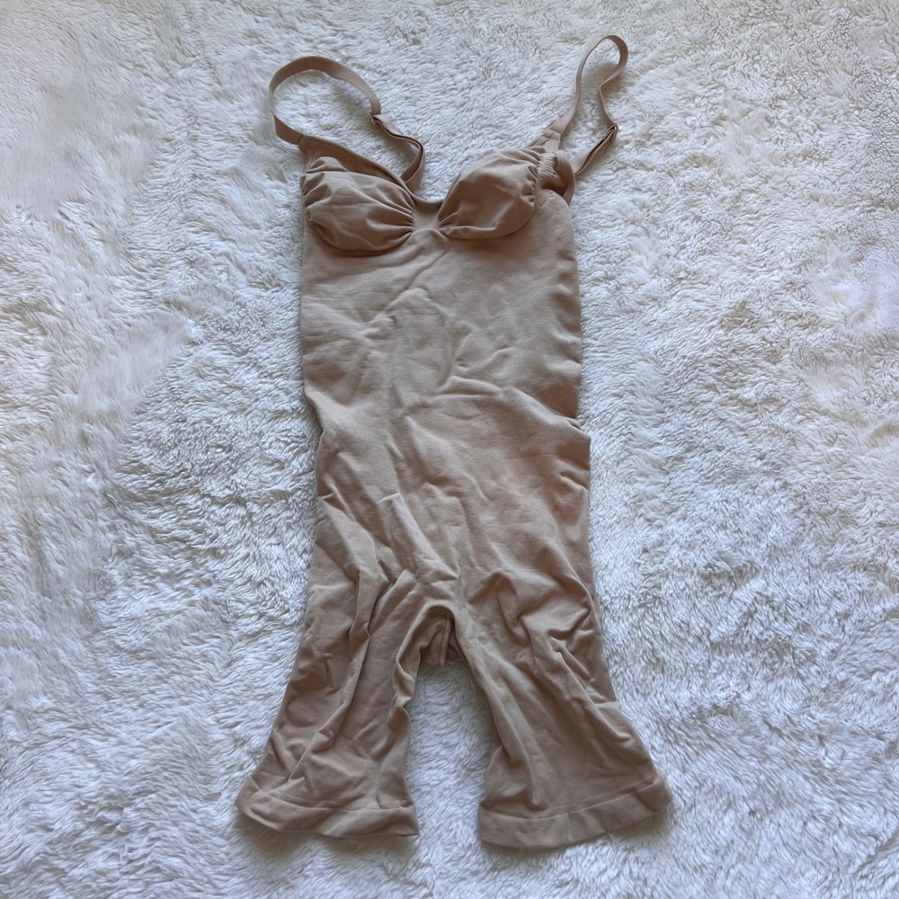 SKIMS Women's Seamless Sculpting Mid Thigh Bodysuit Beige Size Small NWOT
